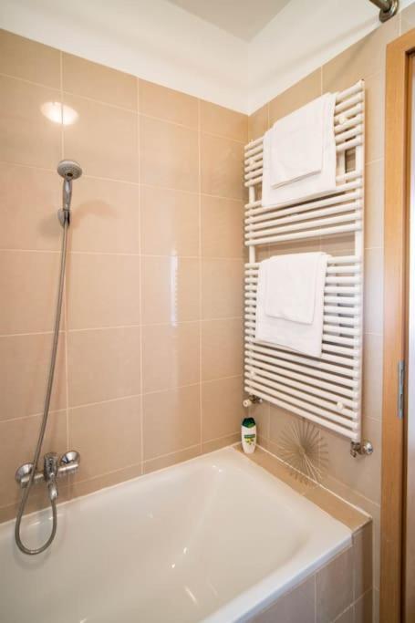 Free Parking! Soho Budapest 304, 4 Ppl, Ac, Fast Wifi, Smart Tv מראה חיצוני תמונה